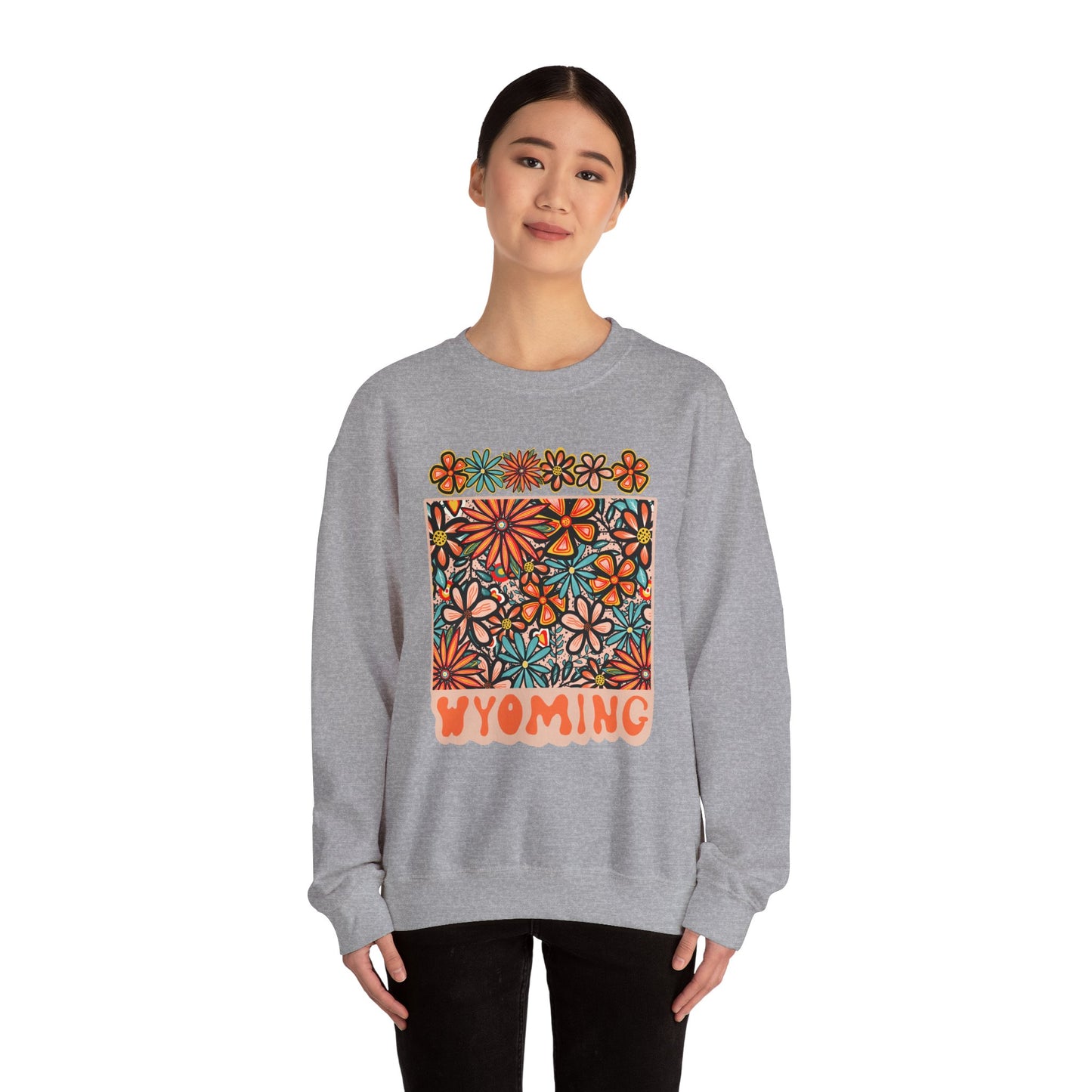 Retro 70s Flowers Wyoming State Design — Heavy Blend™ Crewneck Sweatshirt