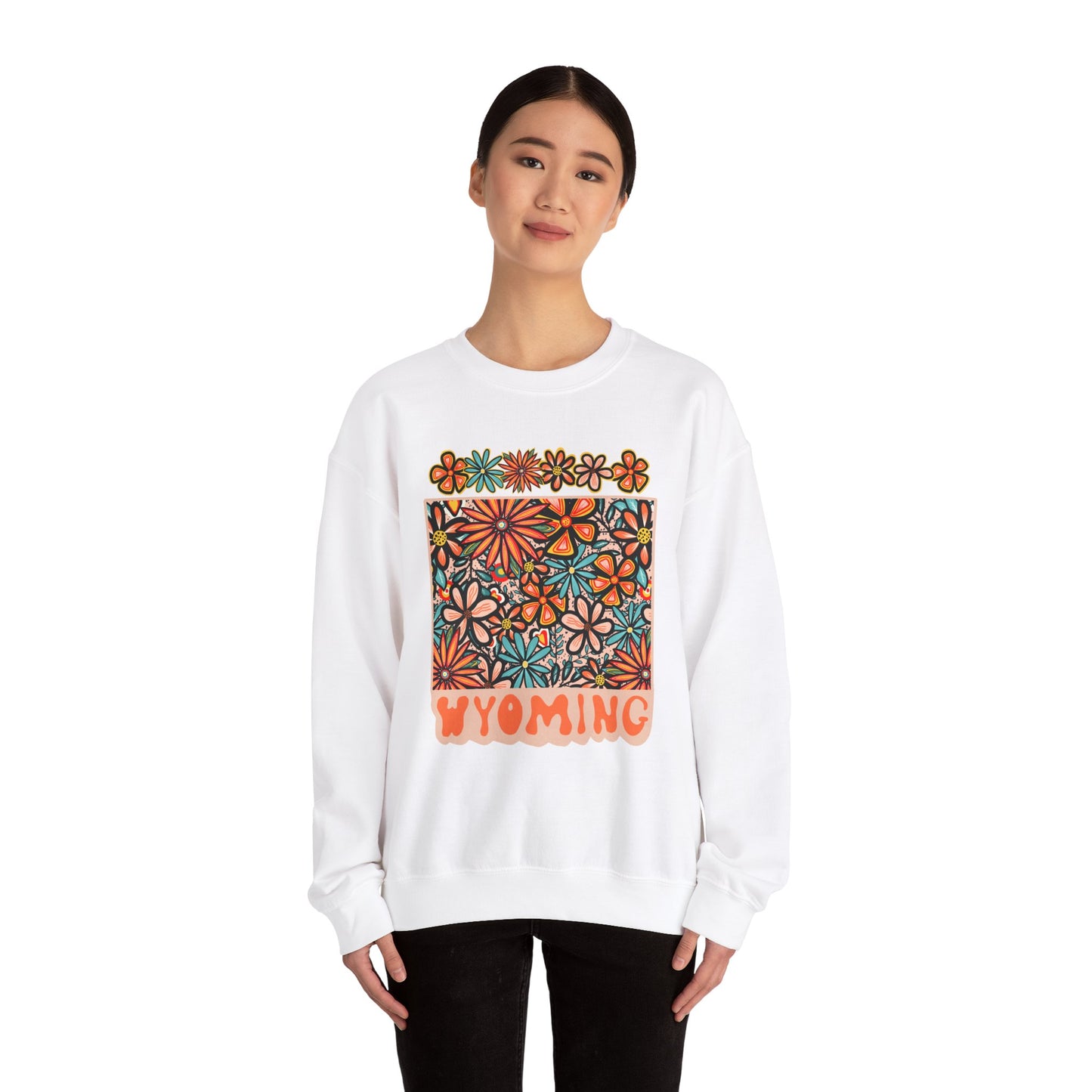 Retro 70s Flowers Wyoming State Design — Heavy Blend™ Crewneck Sweatshirt