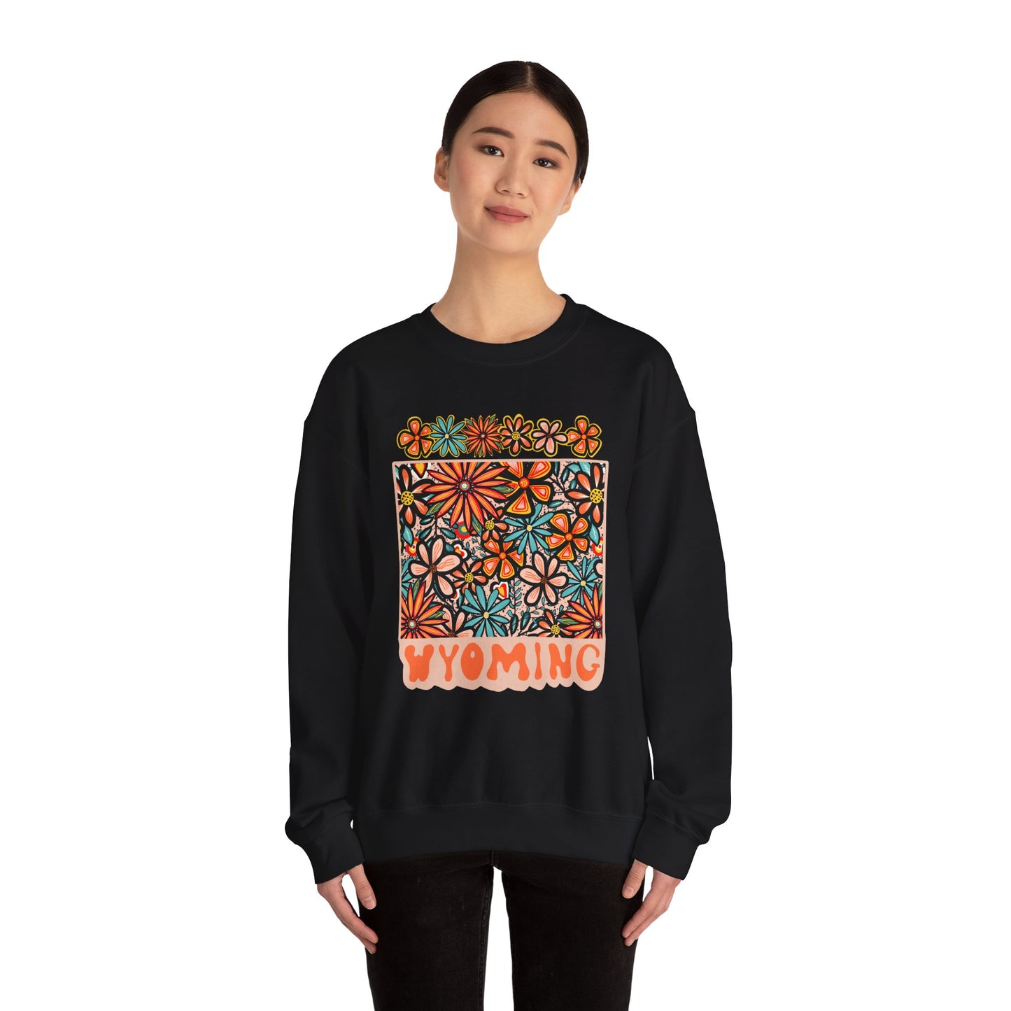 Retro 70s Flowers Wyoming State Design — Heavy Blend™ Crewneck Sweatshirt